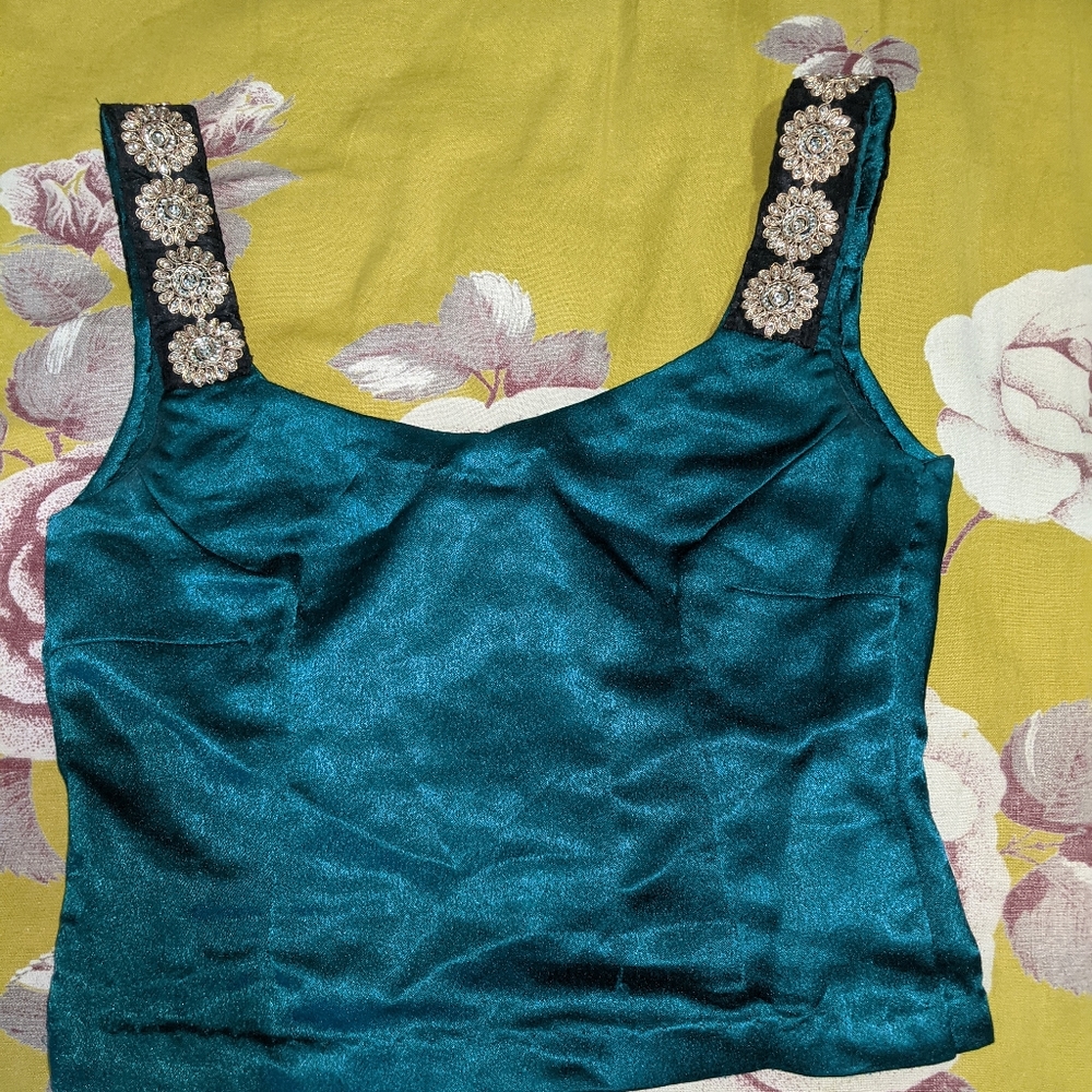 LENGHA: INDIAN GREEN AND BLACK LENGHA